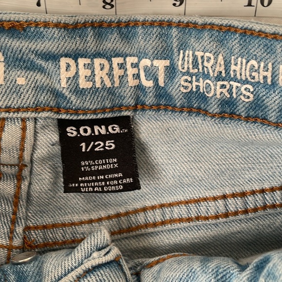 S.O.N.G. Perfect Ultra High Rise Light Wash Shorts Size 1/25 - Picture 3 of 4